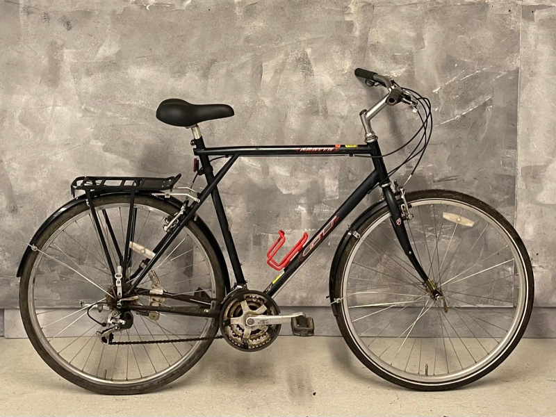 GT, mens, hybrid bicycle, 28 inch, 21 gears, black, - used GT, mens, hybrid bicycle, 28 inch, 21 gears, black, - used